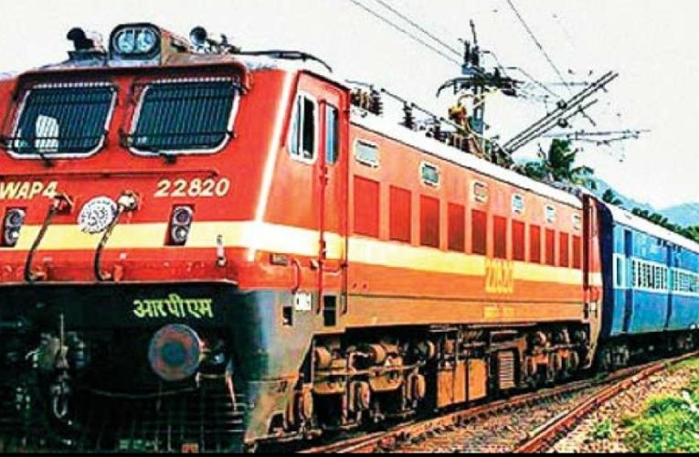 भारतीय रेल की लगातार बिगड़ती स्थिति
