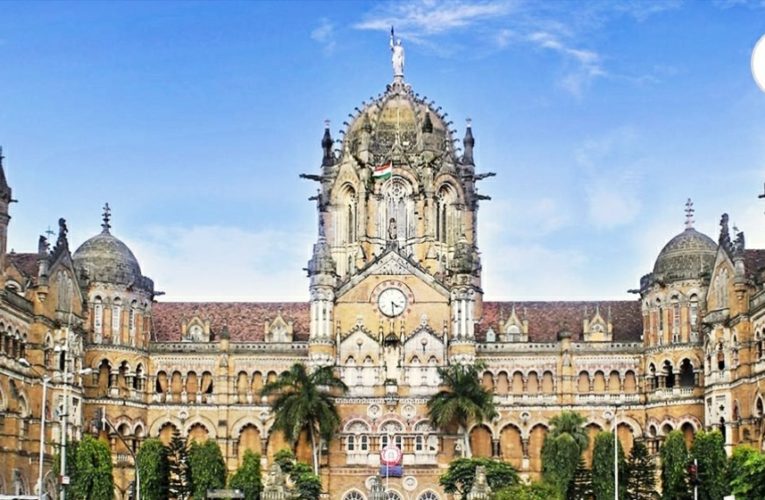 CBI trapped a junior clerk red-handed accepting bribe Rs 17000 at CSMT