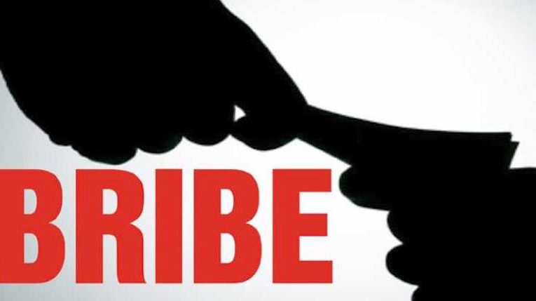 Corrupt CLI caught red-handed with accepting ₹50,000 bribe