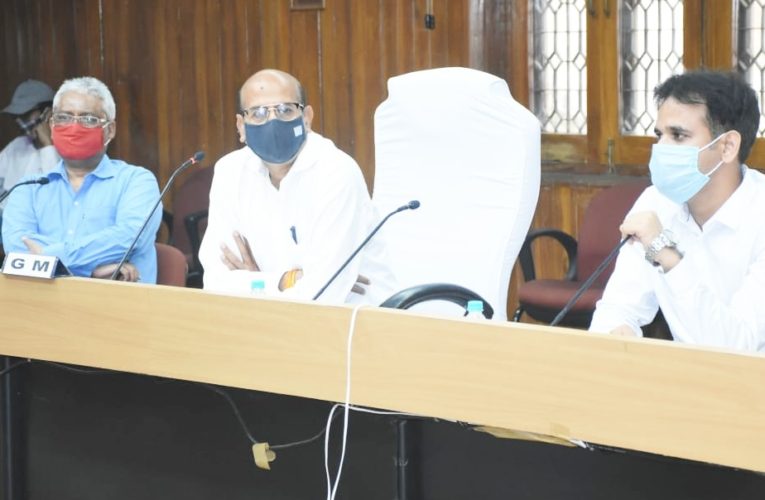 महाप्रबंधक ने दी कोविड संबंधी व्यवस्थाओं और ट्रेनों में सीट उपलब्धता की जानकारी