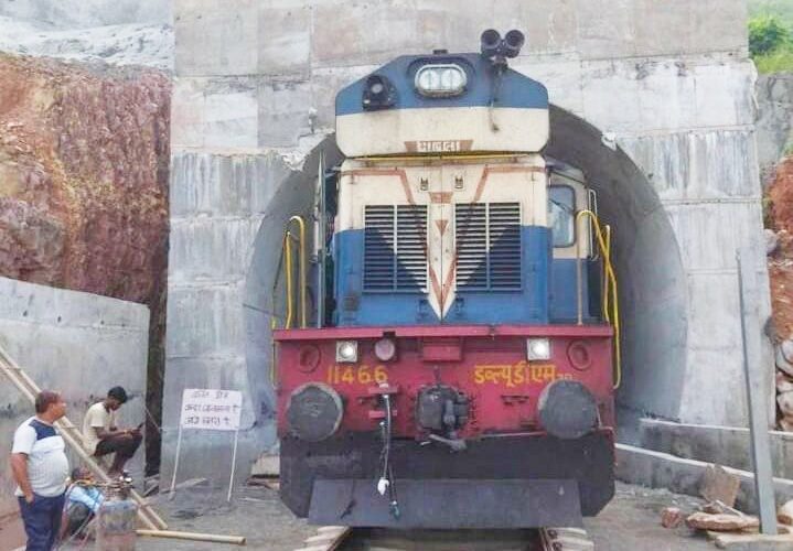 जमालपुर-रतनपुर के बीच नवनिर्मित सुरंग और ट्रैक पर हुआ इंजन ट्रायल