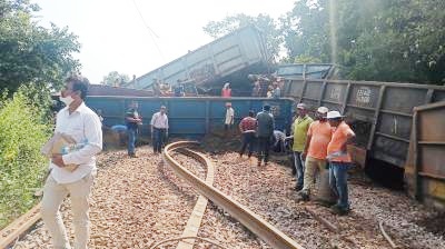 Train carrying iron ore to Vizag derails as Maoists sabotage track, Rs 2 cr loss to Railways
