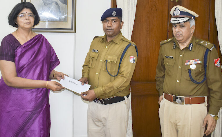 GM/SER felicitates RPF constables conferred with jeevan raksha padak by President of India