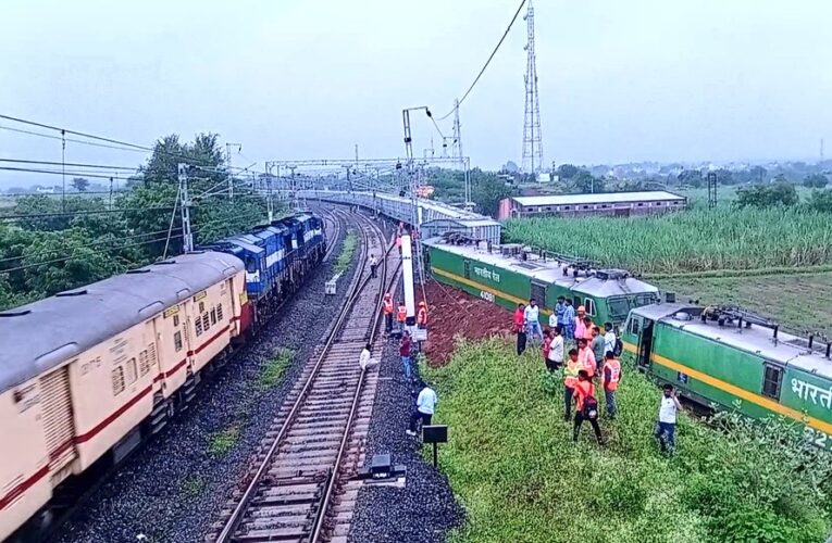 Cement load derailed between SUR-DD section in Solapur Division, Central Railway