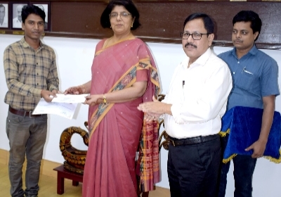 GM/SER distributes prizes for competitions held during swchchhata pakhwara