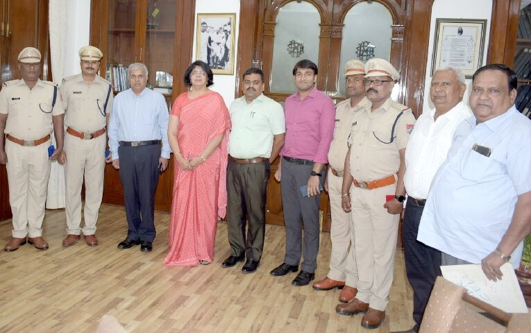 GM/SER felicitates RPF personnel for their devotion to duty