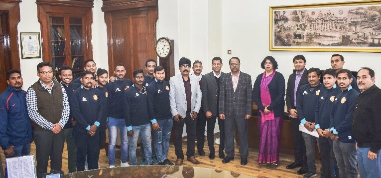 GM felicitates SER’s football and body building team for their examplary performance