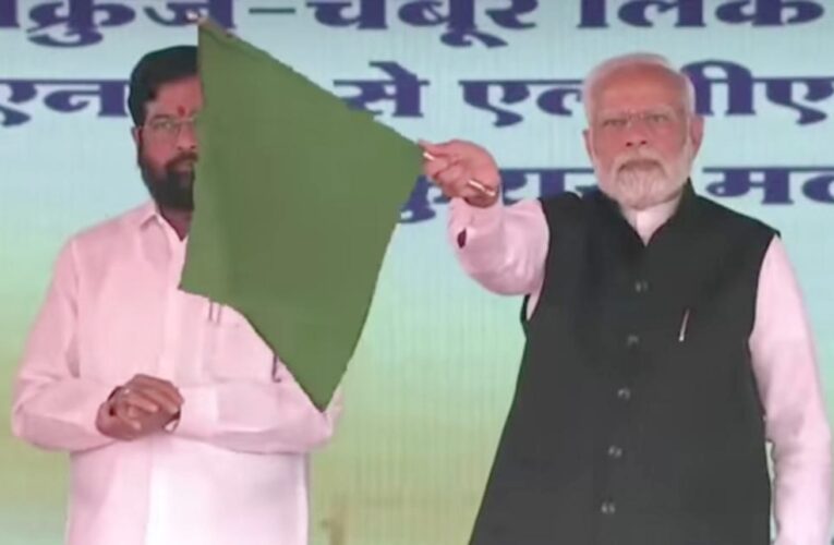 PM flags off Mumbai-Solapur and Mumbai-Shirdi Vande Bharat at CSMT in Mumbai
