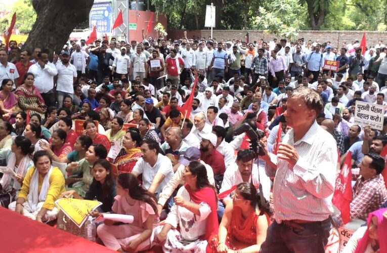 Demonstration of Govt employees at Jantar-Mantar demanding, Restoration of OPS