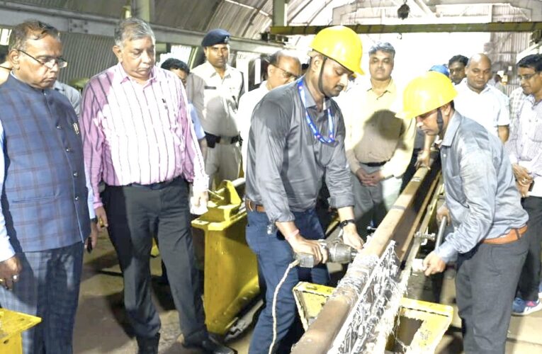 GM/SER inspected at Sini, Adityapur and Tatanagar of Chakradharpur Division