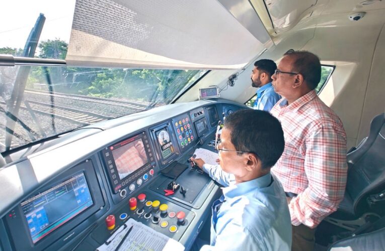 GM/SER conducted footplate inspection by Howrah-Ranchi Vande Bharat Express