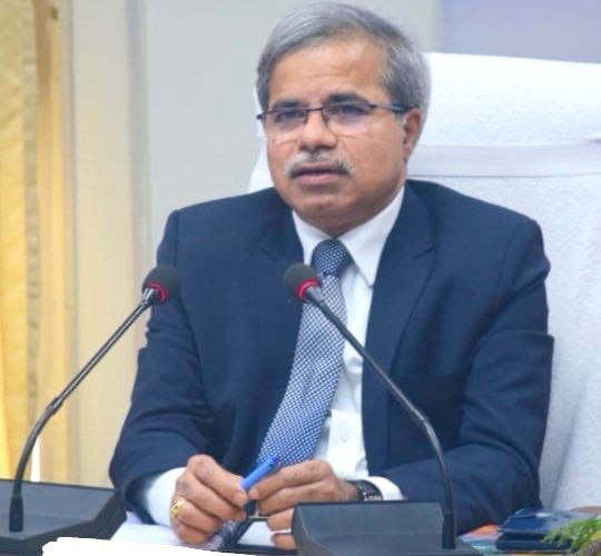 सतीश कुमार को पुनः बधाई—चाकरी एक साल और बढ़ गई!