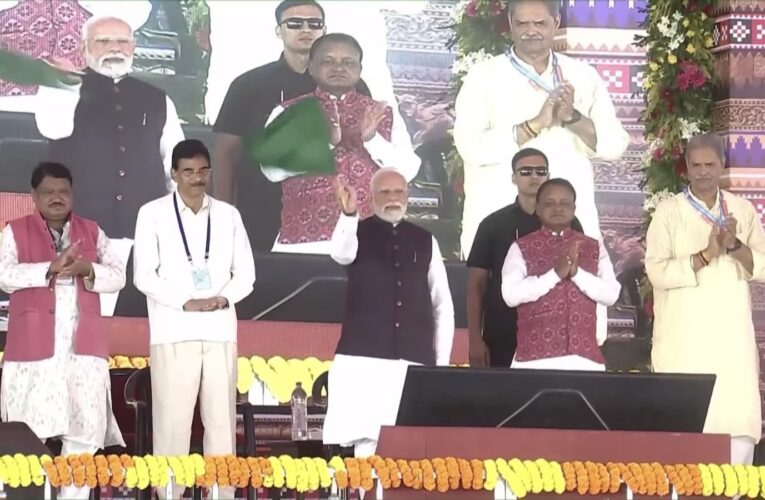 Prime Minister flags off Amrit Bharat Express between Brahmapur (Odisha) and Udhna (Gujarat)