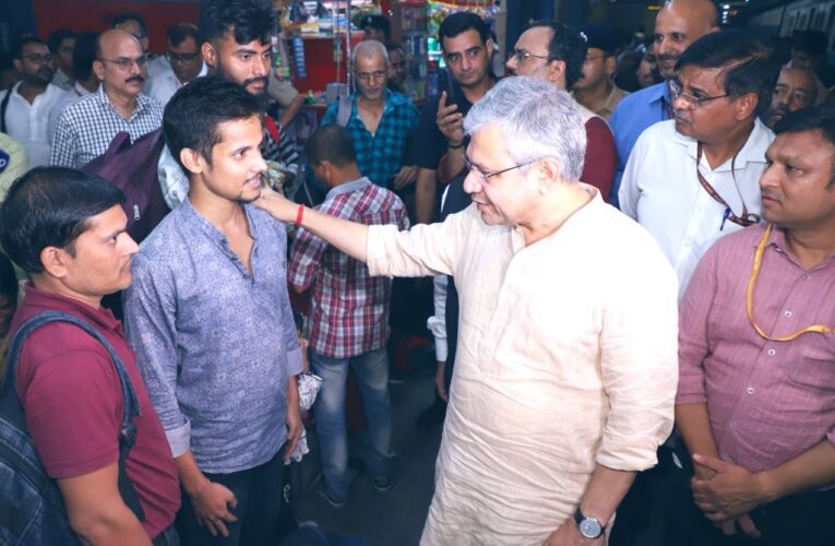 MR Ashwini Vaishnaw reviews crowd management at New Delhi Station, interacts directly with passengers