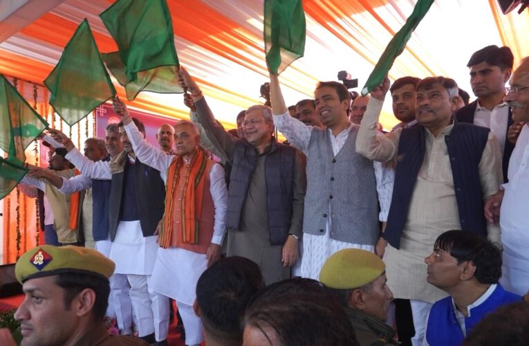 A Gift to Western Uttar Pradesh: Ashwini Vaishnaw Flags Off Two MEMU Trains from Baraut