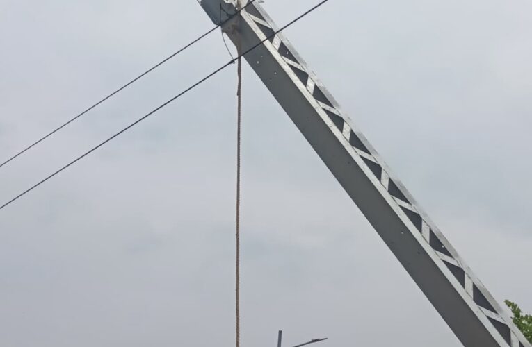 रेल संरक्षा बनाम परिचालन का दबाव: गिरते मास्ट और सिस्टम की विफलता