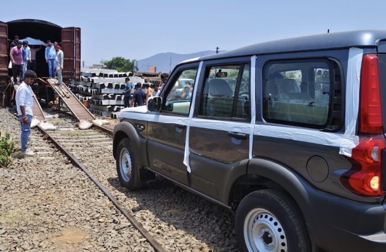 Central Railway Boosts Automobile Freight: First NMG Rake Loading Commences at Igatpuri Goods Shed