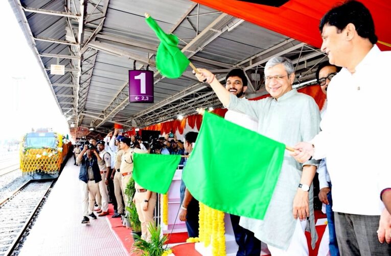Ashwini Vaishnaw flagged off the Pune-Danapur Amrit Bharat Express from Hadapsar, Pune